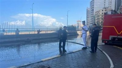 جهود مكثفة لرجال الشرطة لمساعدة المواطنين فى مواجهة موجة الطقس السيئ بمطروح والإسكندرية