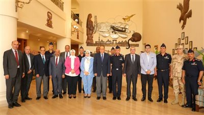 محافظ الشرقية ورئيس جامعة الزقازيق يزوران الكلية الجوية للتهنئة بانتصارات أكتوبر المجيدة 
