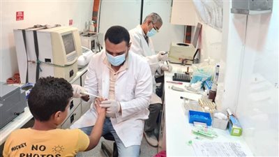 الكشف على ١٣٠٧ مواطنين فى قافلة طبية بقرية جزيرة نكلا بالبحيرة