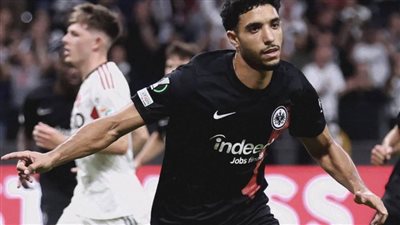 عمر مرموش يسجل في هزيمة فرانكفورت أمام باوك في دوري المؤتمر الأوروبي