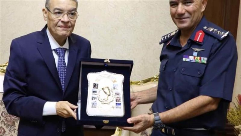 محافظ المنيا يقدم