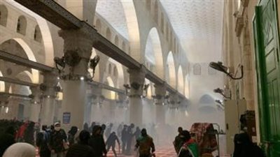 مستوطنون إسرائيليون يقتحمون الأقصى .. والاحتلال يواصل غلق الحواجز العسكرية المُحيطة بالقدس