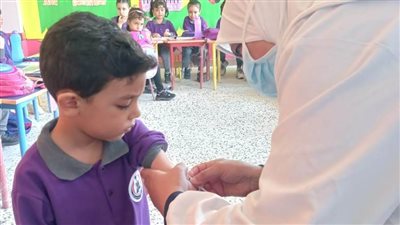 تطعيم 335 طالبًا ضد الالتهاب السحائي في مدارس الدقهلية