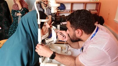 قافلة جامعة المنيا الطبية التنموية تقدم خدماتها لقرية «إبوان»