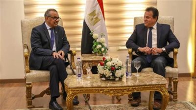 وزير الصحة يستقبل مدير عام منظمة الصحة العالمية بمطار القاهرة الدولي