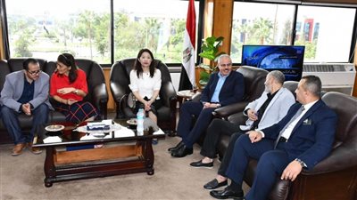 وفد من جامعة بكين لتكنولوجيا المعلومات يزور جامعة القناة لتطوير سبل التعاون بين الجانبين