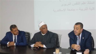 وكيل وزارة الأوقاف بالإسكندرية يفتتح البرنامج التثقيفي للأئمة والواعظات