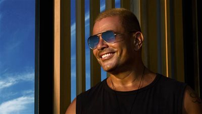 عمرو دياب يطرح أحدث أغانيه اليوم.. وأحمد سعد في انتظار جديده
