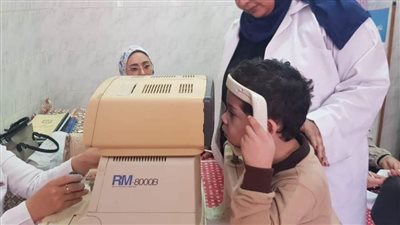 علاج 1105 طلاب بقافلة طبية بطوخ