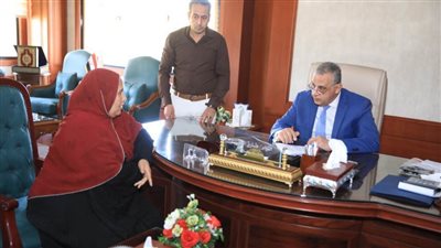 محافظ سوهاج يناقش شكاوى وطلبات المواطنين.. و235 مواطنًا يترددون على ديوان عام المحافظة لعرض مطالبهم