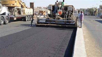 محافظ المنيا يتابع مشروعات الرصف في  الخطتين المركزية والاستثمارية للعام 2023/2024