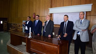 رئيس جامعة سوهاج يطمئن علي سير العمل وانتظام العملية التعليمية بكلية التربية 