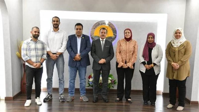 رئيس الجامعه يستقبل