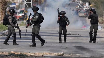 مُستوطنون إسرائيليون يقتلون فلسطينيًا ويصيبون نجله خلال الاعتداء على جنازة شمال الضفة الغربية المُحتلة