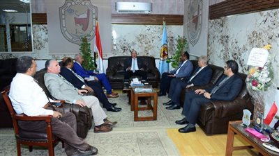 رئيس جامعة سوهاج يبحث آليات التعاون مع وزارة الصحة لإنهاء قوائم الانتظار في ٣١ أكتوبر الجاري