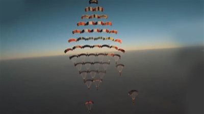 عاجل.. تشكيل المظليين «الماسة» يحقق رقمًا قياسيًا عالميًا جديدًا في حفل تخريج دفعة «الحربية»