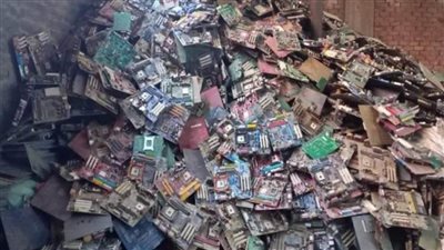 ضبط 28 طن نفايات إلكترونية خطرة داخل مصنع ومخزن بدون ترخيص بالقليوبية