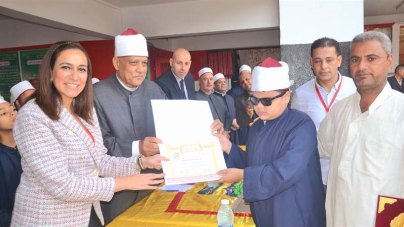 تكريم الفائز بالمركز