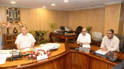 محافظ أسيوط يتابع مبادرة 100 يوم صحة للكشف الطبي على المواطنين بالمجان