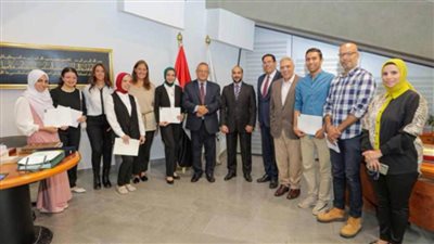 مدير مكتبة الإسكندرية يكرم الفائزين بمسابقتي 