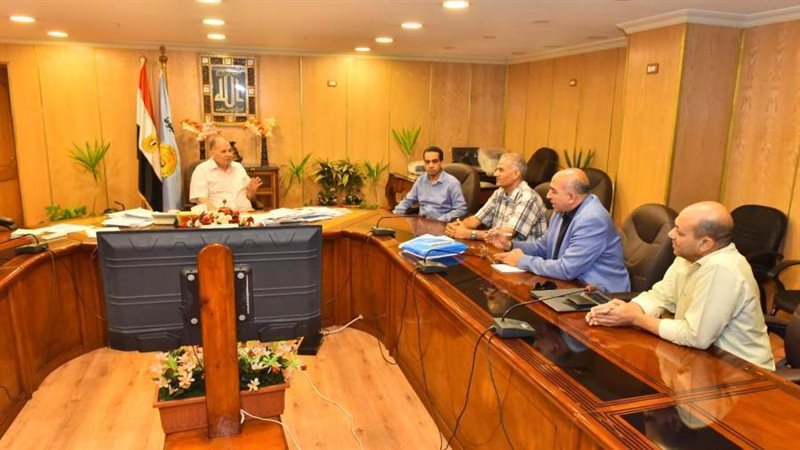 محافظ أسيوط يلتقى