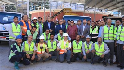 محافظ سوهاج يتفقد اصطفاف معدات 