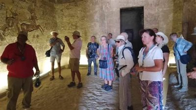 المناطق الأثرية بالمنيا تستقبل وفدًا سياحيًا متعدد الجنسيات