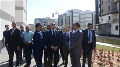 وزير الإسكان يتفقد مشروع 