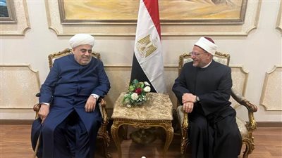 مفتي الجمهورية يستقبل شيخ الإسلام في أذربيجان الله شكر باشا زادة بمطار القاهرة