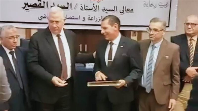 تكريم وكيل وزارة