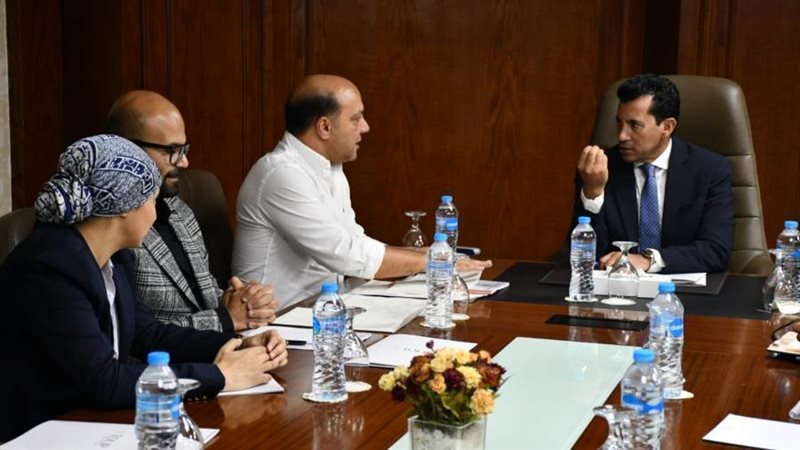 د. أشرف صبحى ود.