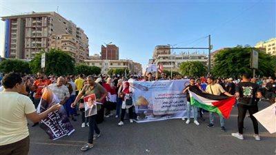 شباب جامعة قناة السويس وقيادات الجامعة يتحركون بمسيرة حاشدة وينظمون وقفة تضامنية مع أهالي غزة