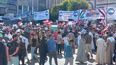 أهالي أسيوط يحتشدون بميدان المجذوب لدعم قرارات السيسي والقضية الفلسطينية