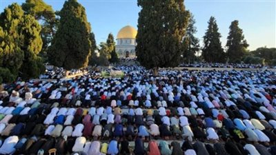 عاجل.. 5 آلاف مُصل فوق الـ 70 عامًا في صلاة الجمعة بالأقصى نتيجة قيود الاحتلال الإسرائيلي