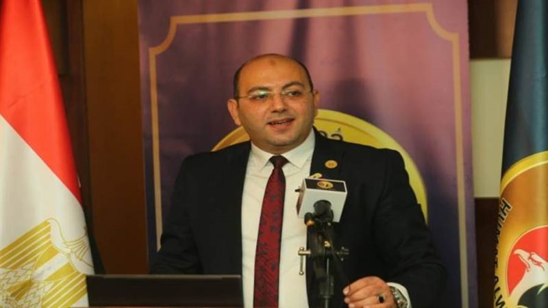 الدكتور أحمد العطيفي