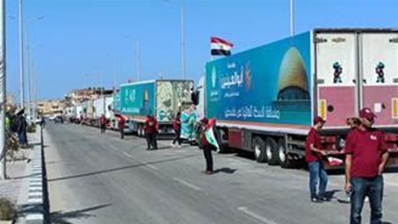 شاحنات محملة بالمساعدات