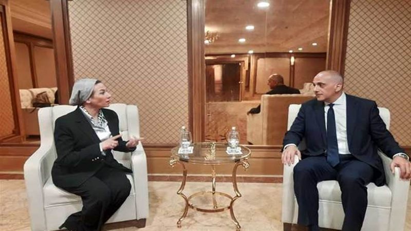 وزيرة البيئة تبحث