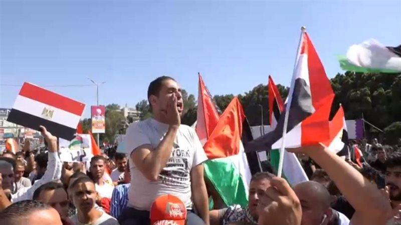 مظاهرات حاشدة أمام