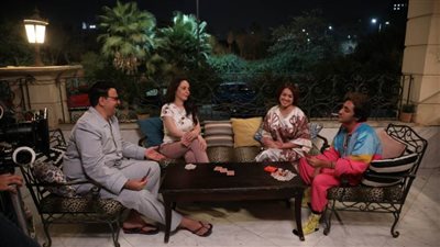 بطولة ندى بسيوني وهشام إسماعيل.. فريق فيلم أسرة في بعضينا يحتفل ببدء التصوير 