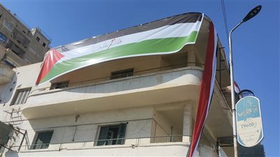 الأعلام الفلسطينية والمصرية تزين واجهات مباني الإسماعيلية