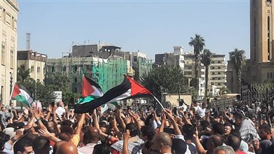 عاجل.. مظاهرات دعم فلسطين وتفويض الرئيس من أمام الجامع الأزهر