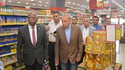 محافظ القليوبية يتابع مبادرة تخفيض أسعار السلع الأساسية بقليوب والقناطر