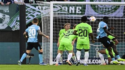 بايرليفركوزن يستعيد صدارة الدوري الألماني بالفوز على فولفسبورج 2ـ1