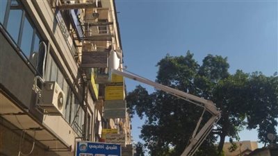 حملات مكبرة لإزالة الإعلانات واللافتات المخالفة بأحياء الإسكندرية