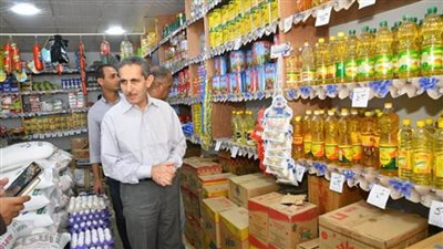محافظ الغربية يتفقد المعارض والمنافذ للتأكد من تخفيض أسعار السلع الغذائية بمركز ومدينة قطور