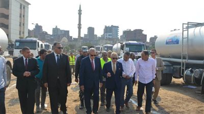 محافظ القليوبية يتابع اصطفاف معدات شركة مياه الشرب بأرض الاصطفاف بتربية بنها 