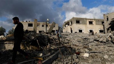 عاجل..صورة - الناجية الوحيدة من عائلة 