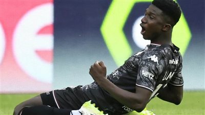 إلى الصدارة.. موناكو يفوز على ميتز 2-1 ويستعيد قمة الدوري الفرنسي