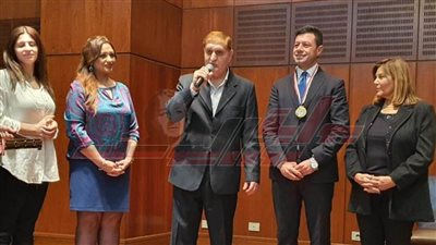 الإعلامي حسين حسني يفوز بالميدالية الذهبية بالمهرجان العربي للكُتاب والشبان الإعلاميين