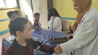جامعة بنها تجري مسحًا طبيًا شاملًا لـ927 طالبًا بمدارس القليوبية
